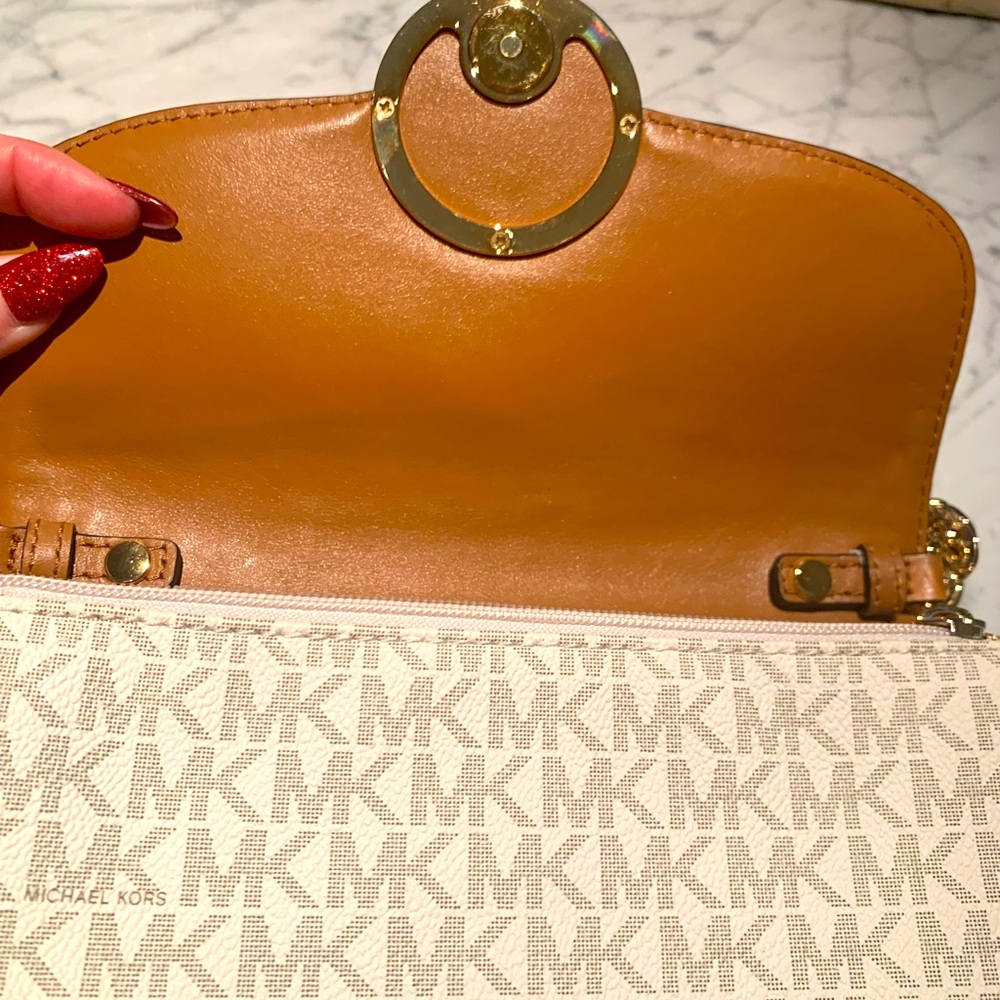 🎈MICHAEL KORS CROSSBODY HANDBAG🎈NWOT EXCELLENT CONDITION! NEVER USED! - Picture 4 of 13